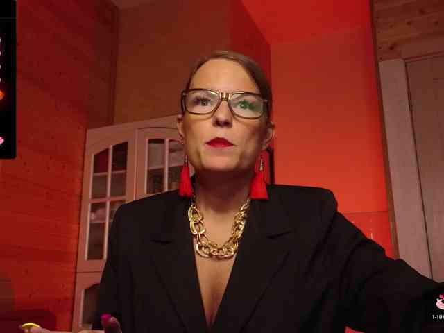 Findom_Lady_Shine webcam