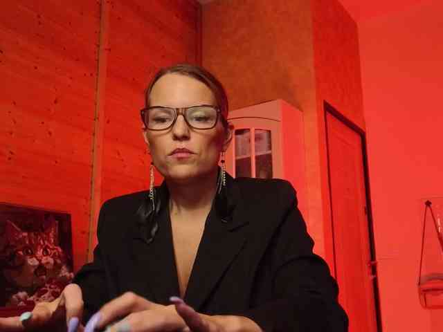 Findom_Lady_Shine webcam