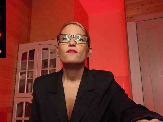 Findom_Lady_Shine webcam