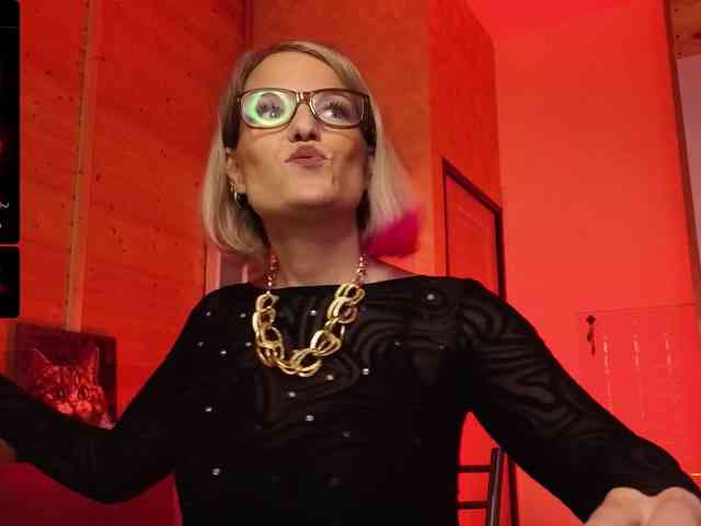 Findom_Lady_Shine webcam