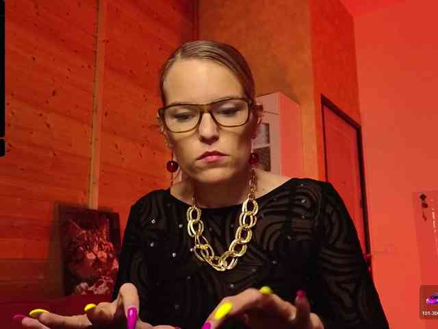 Findom_Lady_Shine webcam