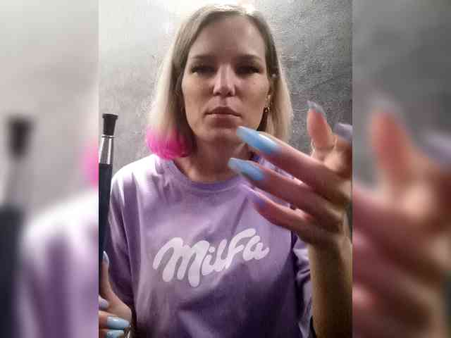 Findom_Lady_Shine webcam