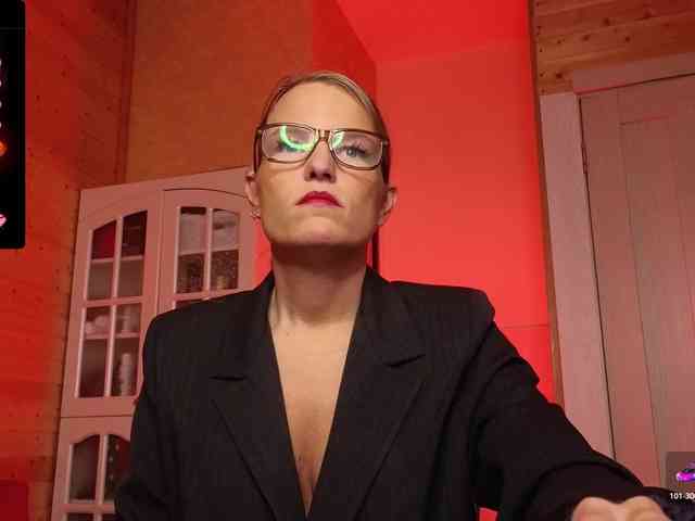 Findom_Lady_Shine webcam