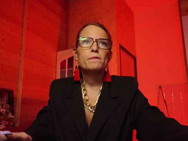 Findom_Lady_Shine webcam