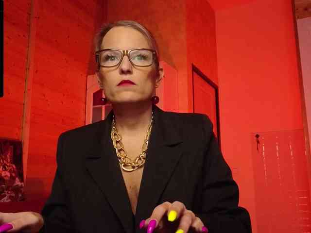 Findom_Lady_Shine webcam