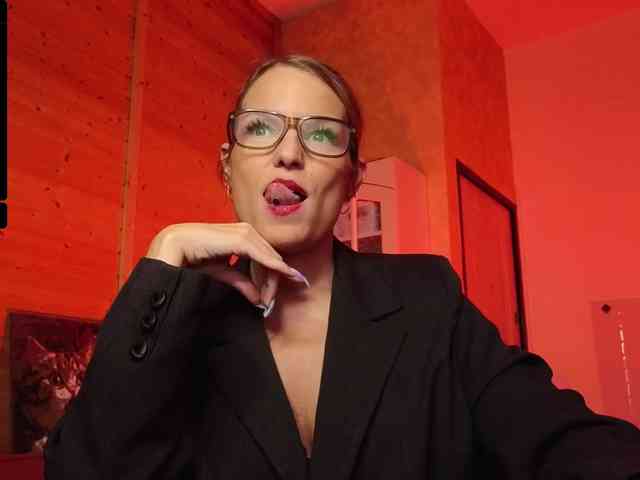 Findom_Lady_Shine webcam