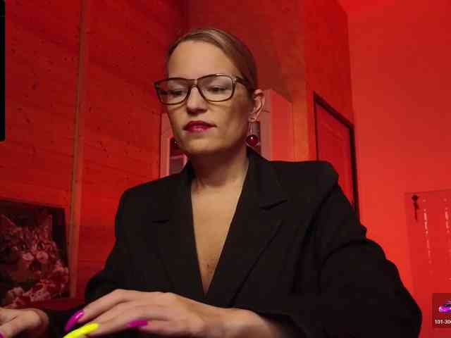 Findom_Lady_Shine webcam