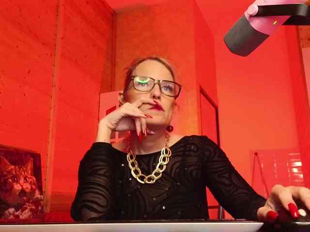 Findom_Lady_Shine webcam