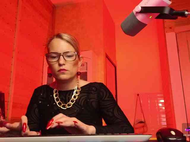 Findom_Lady_Shine webcam