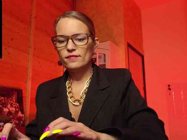 Findom_Lady_Shine webcam