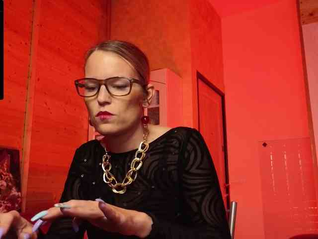 Findom_Lady_Shine webcam