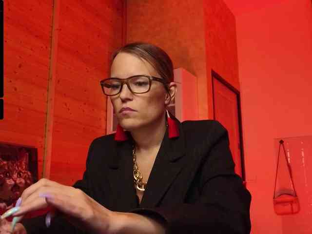 Findom_Lady_Shine webcam