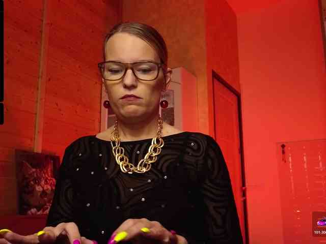 Findom_Lady_Shine webcam