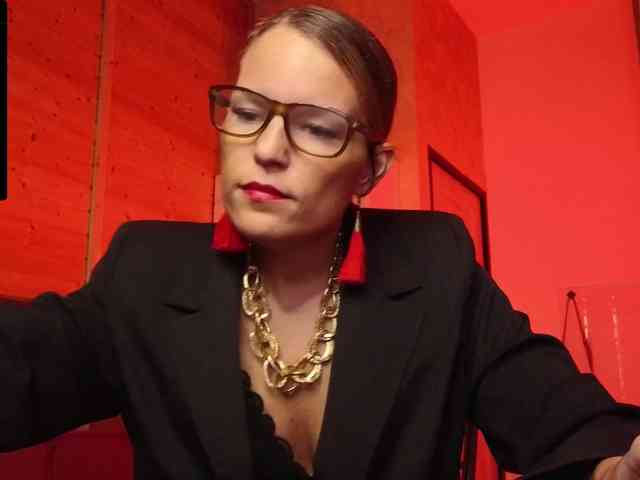 Findom_Lady_Shine webcam