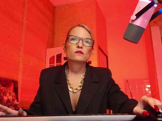 Findom_Lady_Shine webcam