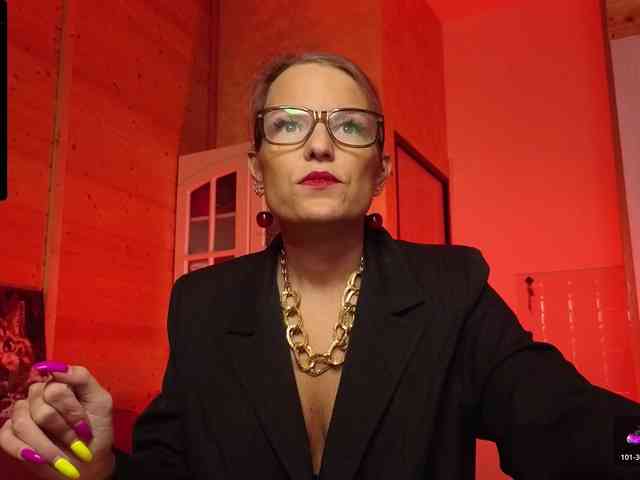 Findom_Lady_Shine webcam