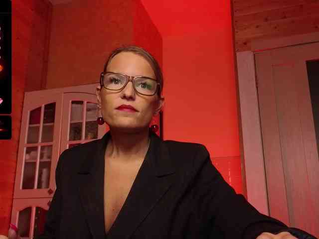 Findom_Lady_Shine webcam