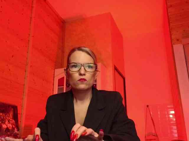 Findom_Lady_Shine webcam