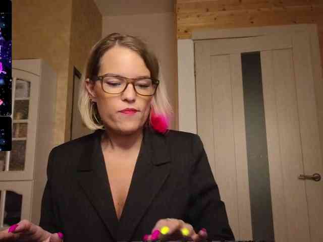 Findom_Lady_Shine webcam