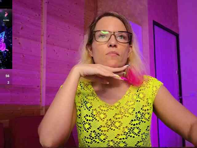 Findom_Lady_Shine webcam