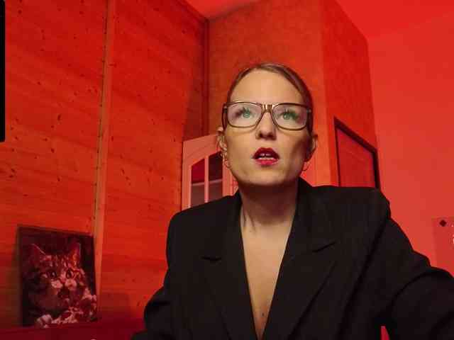 Findom_Lady_Shine webcam