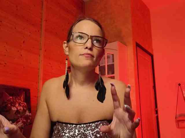 Findom_Lady_Shine webcam