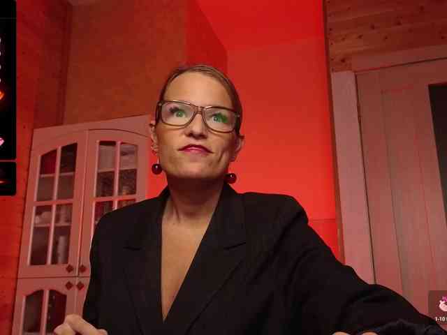 Findom_Lady_Shine webcam