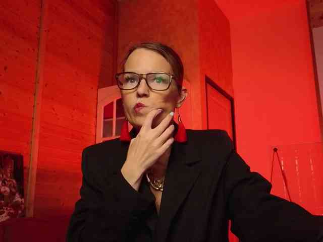 Findom_Lady_Shine webcam