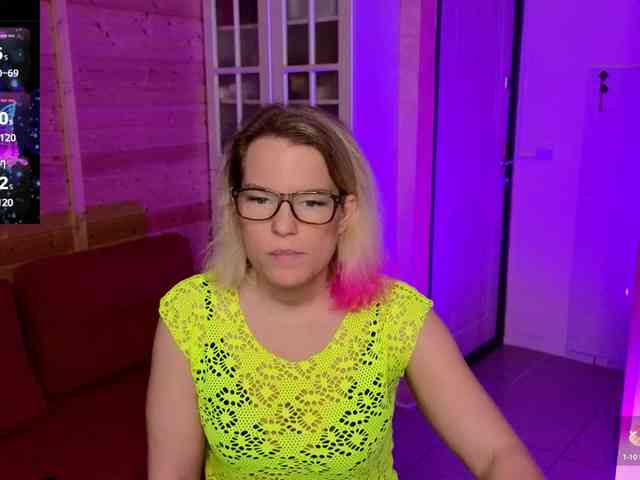 Findom_Lady_Shine webcam