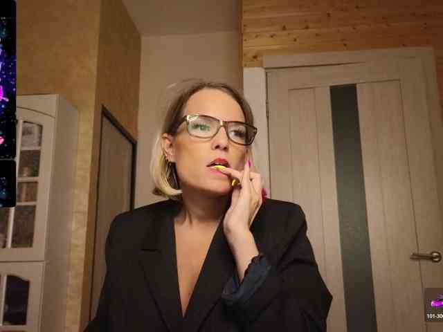 Findom_Lady_Shine webcam