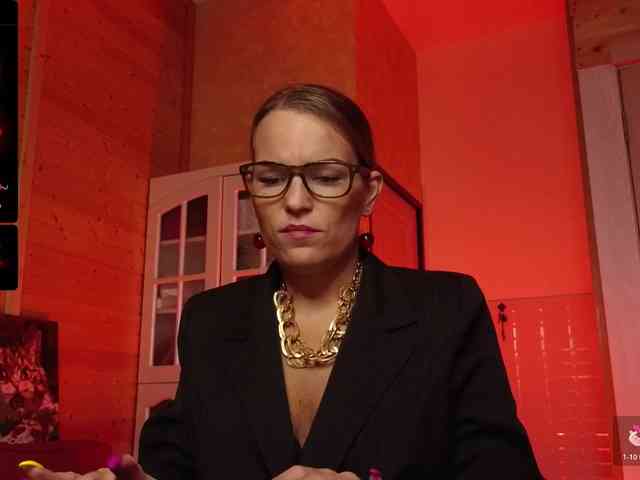 Findom_Lady_Shine webcam