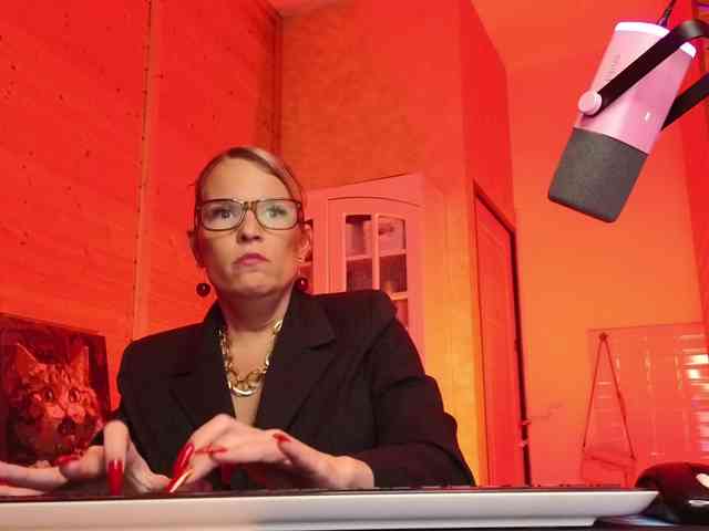 Findom_Lady_Shine webcam