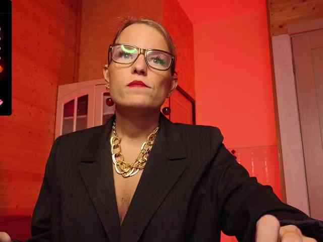 Findom_Lady_Shine webcam