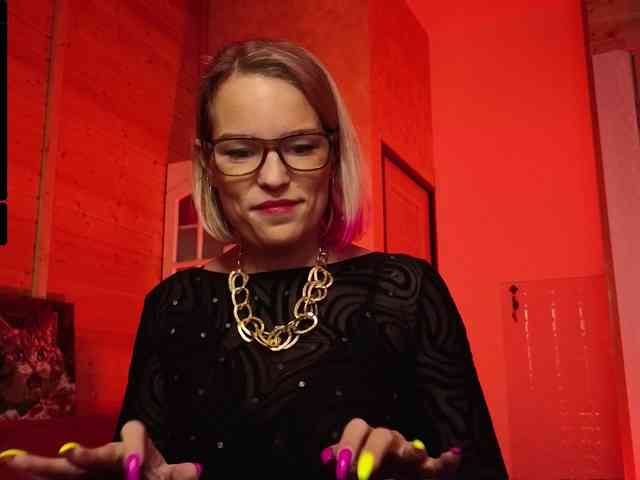 Findom_Lady_Shine webcam