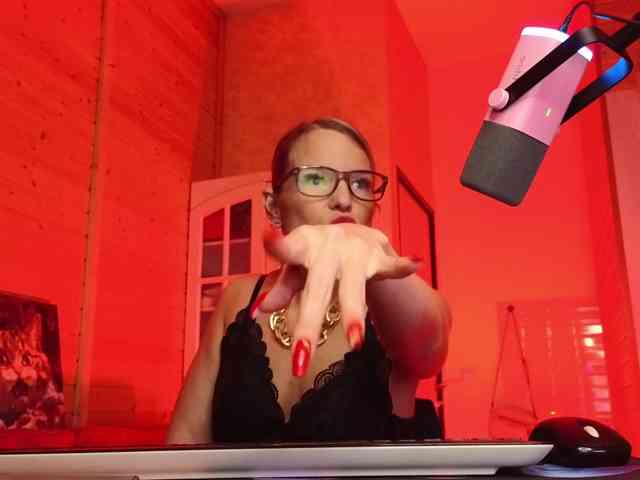 Findom_Lady_Shine webcam