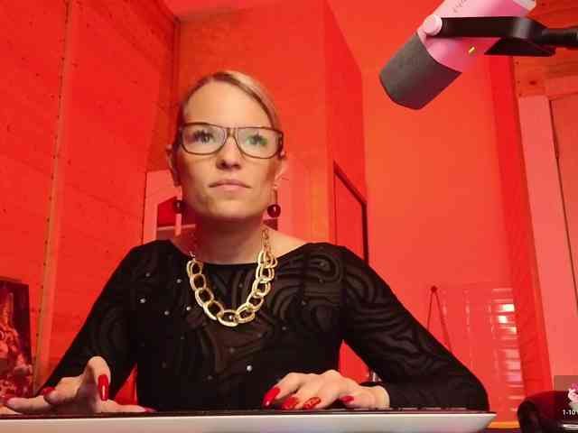 Findom_Lady_Shine webcam