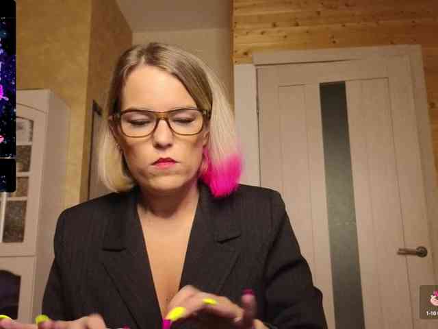 Findom_Lady_Shine webcam