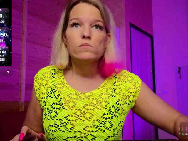 Findom_Lady_Shine webcam