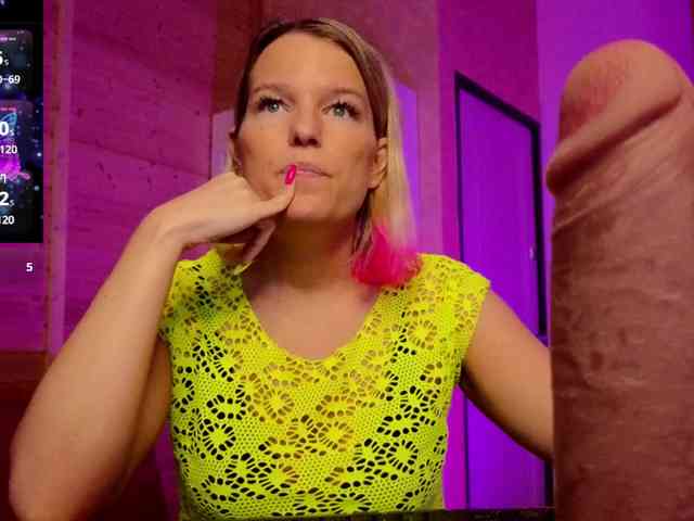 Findom_Lady_Shine webcam