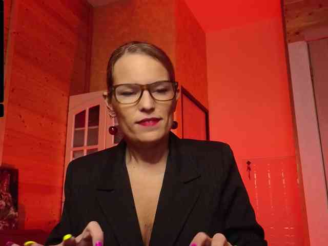 Findom_Lady_Shine webcam