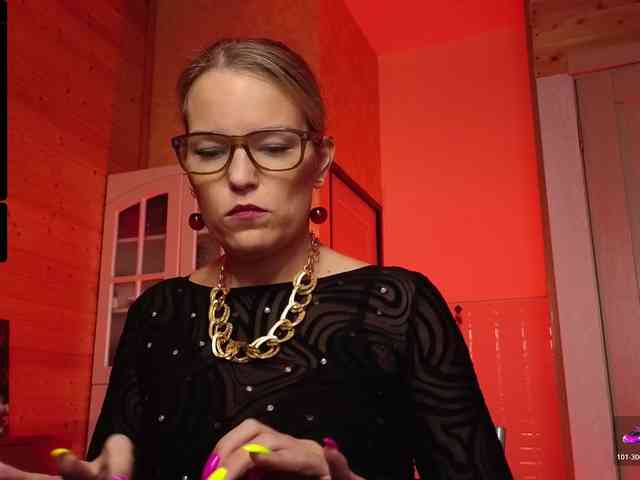 Findom_Lady_Shine webcam