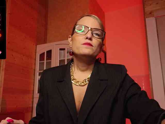 Findom_Lady_Shine webcam