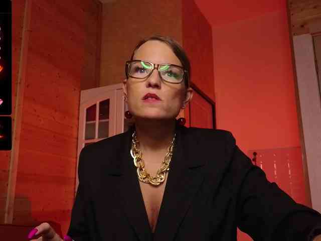 Findom_Lady_Shine webcam