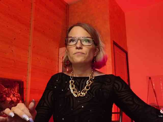 Findom_Lady_Shine webcam