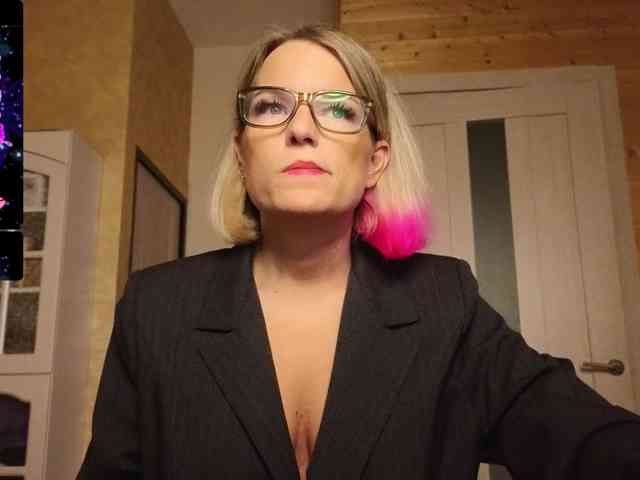Findom_Lady_Shine webcam