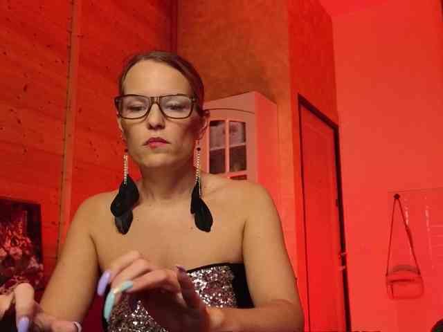 Findom_Lady_Shine webcam