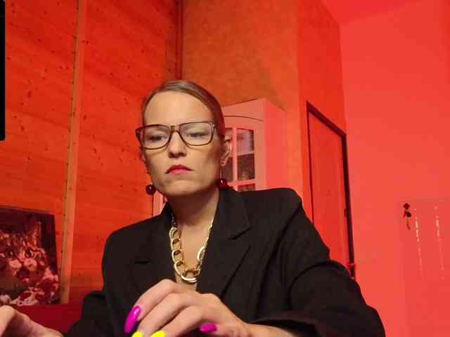 Findom_Lady_Shine webcam