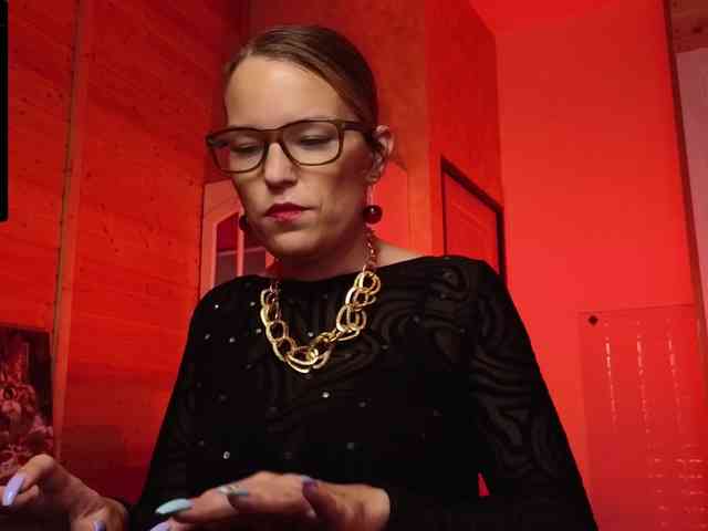 Findom_Lady_Shine webcam