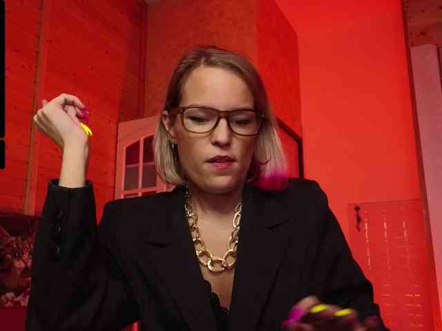 Findom_Lady_Shine webcam