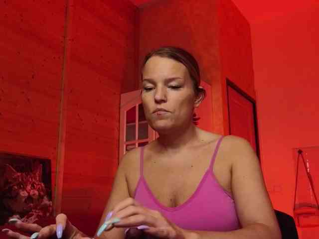 Findom_Lady_Shine webcam